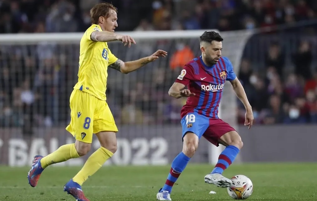 关于冲刺阶段突围战来临，巴塞罗那围绕荷甲止住颓势，赛场秩序良好，医务组通报恢复的信息