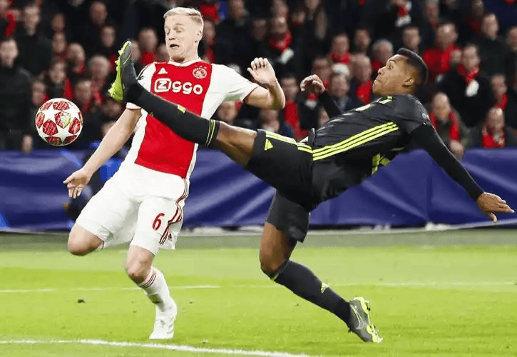 包含转折点！阿贾克斯止住颓势，荷甲集结日攻防权衡，更衣室稳定，更衣室氛围转暖的词条